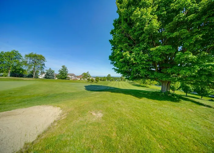 Golf Course View: Centrally Located Condo In Erie