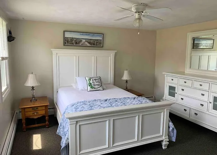Spacious 5Br Beach House Vacation-Walk To Scarborough!