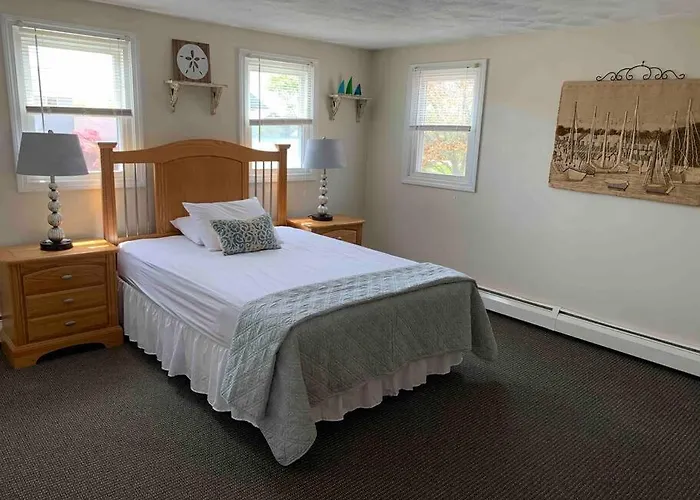 Spacious 5Br Beach House Vacation-Walk To Scarborough!
