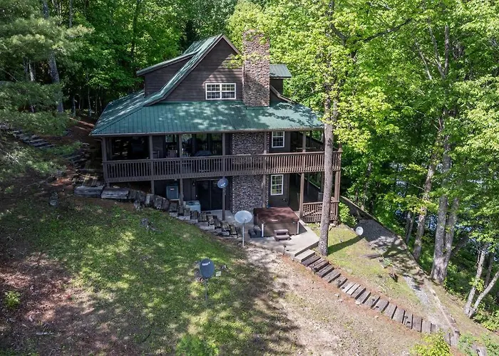 Lakefront Point Retreat On Nantahala Lake With Dock