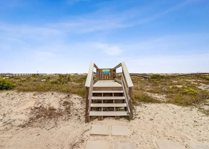 Turtle Loft - Charming Oceanfront Loft - Multiple Decks - Private Beach Access