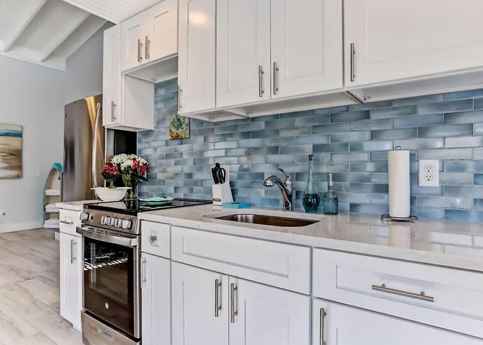 Turtle Loft - Charming Oceanfront Loft - Multiple Decks - Private Beach Access