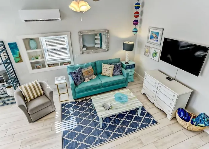 Turtle Loft - Charming Oceanfront Loft - Multiple Decks - Private Beach Access