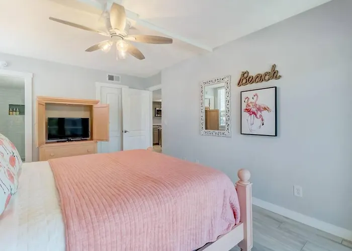 Ketch Courtyard Condo - Oceanview Balcony - Pool - Steps From The Beach