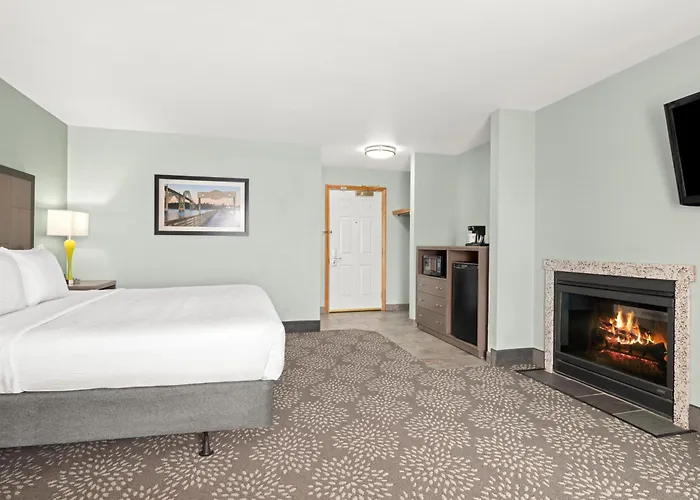 La Quinta By Wyndham Newport