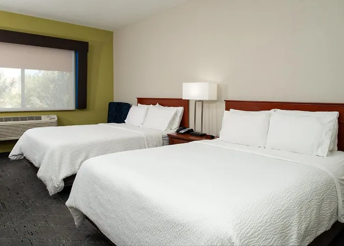 Holiday Inn Express & Suites Farmington Bloomfield By Ihg
