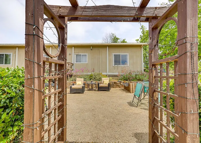 Escondido Vineyard Estate: Walk To Wineries!
