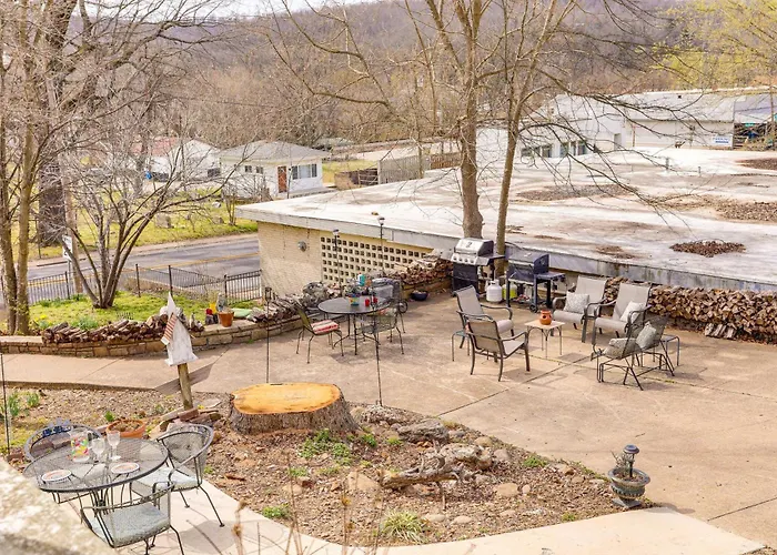 Historic 'Hardy House' On Main Street W/ Fire Pit!