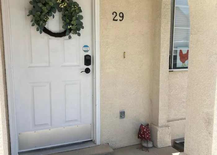 Red Hen Rental - 2 Bed With 1 Full Bath 1 Half Bath Full Kitchen