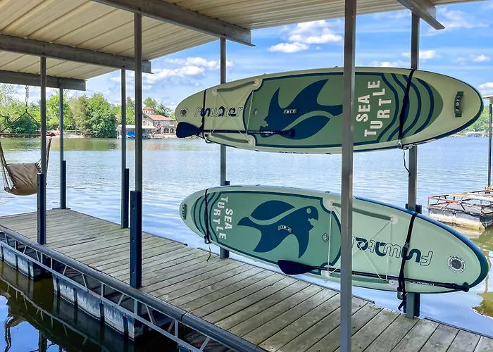 Lakefront Missouri Vacation Rental W/ Dock & Slip!