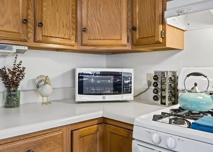 Great Location! Colleges! Hiking! Ithaca Commons!
