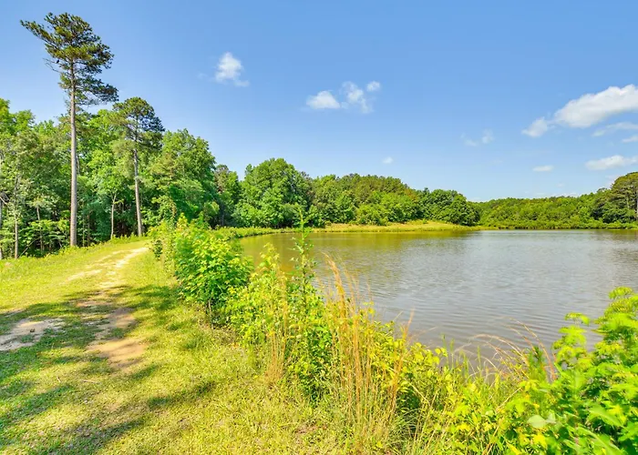 Lakeside Farm Sanctuary! 30-Acre Benson Retreat