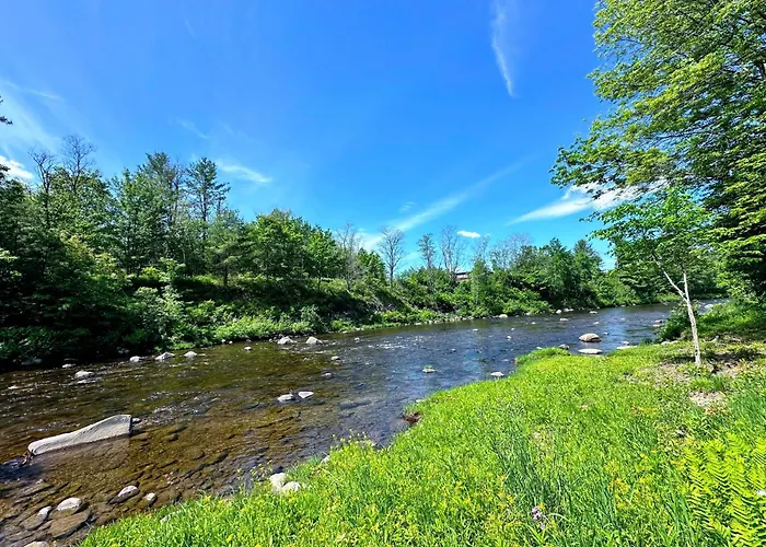37Pa Superbly Appointed Riverfront Home In Littleton! Skiing, Hiking, Firepit, Wifi!