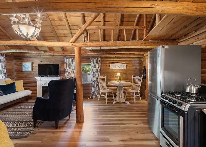 Log Cabin-Kitchen-Front Porch-Queen-The Velvet Rooster