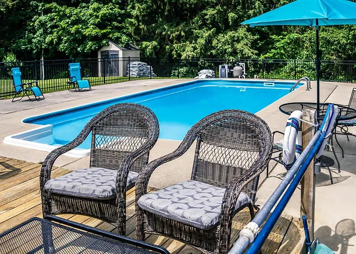 Cozy Tiffin House W/ Private Pool: 1 Mi To Town!
