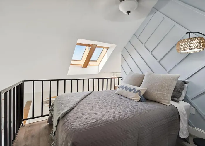 Ocean Views Newly Renovated Private Balcony