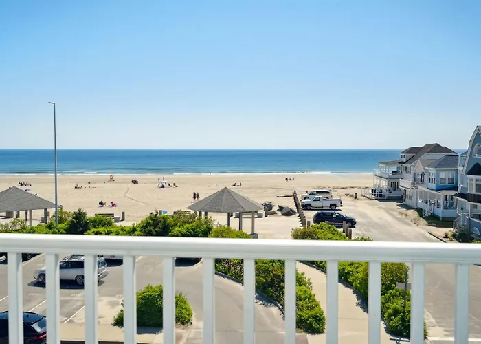 Ocean Views Newly Renovated Private Balcony