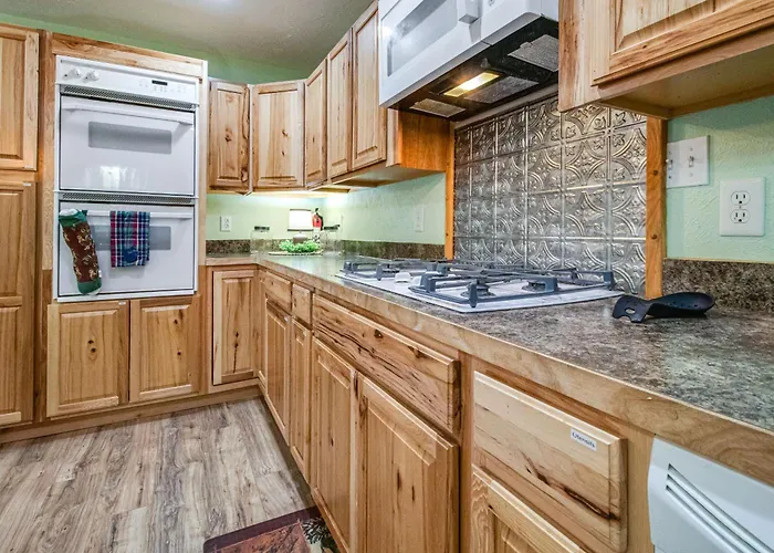 Cotter Home W/ Deck ~ 1 Mi To Big Spring Park!
