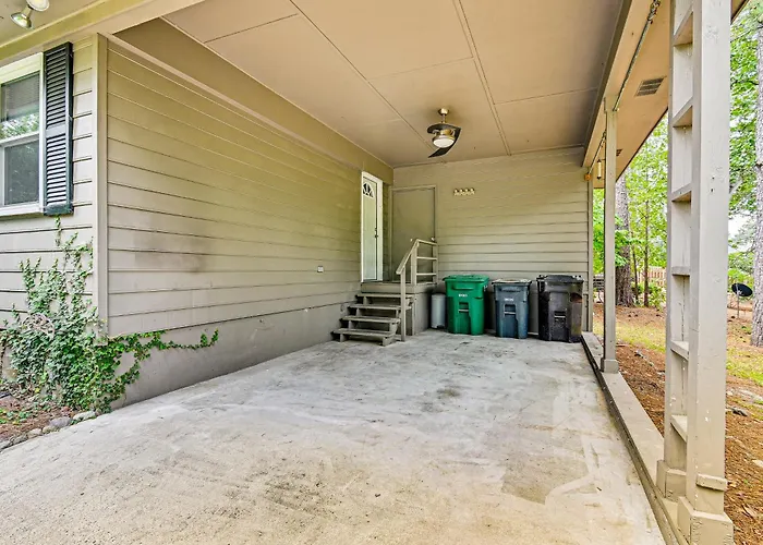 < 2 Mi To Golf Course: Pinehurst Home W/ Deck!