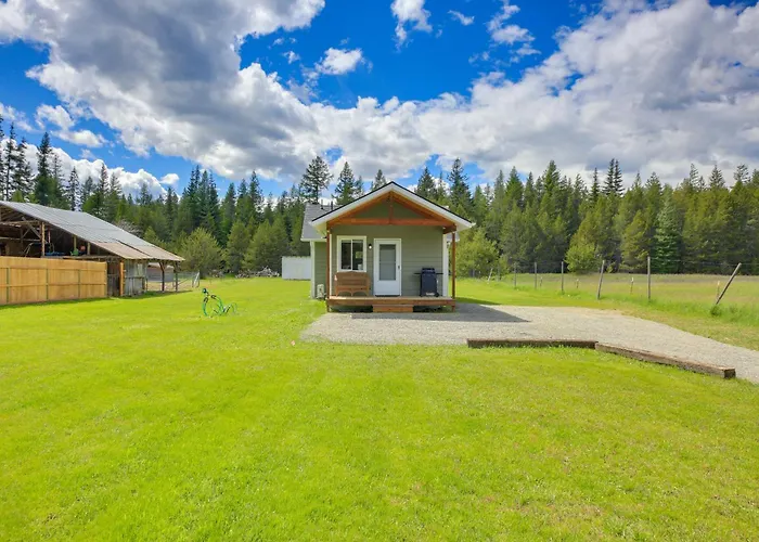Peaceful Bonners Ferry Cabin W/ Deck & Mtn Views!