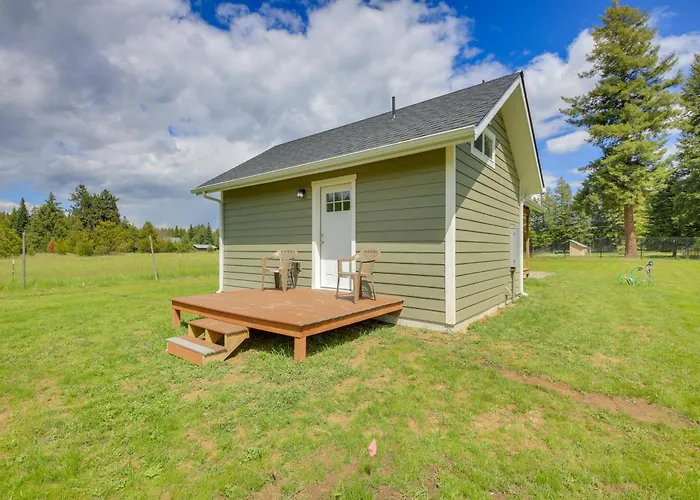 Peaceful Bonners Ferry Cabin W/ Deck & Mtn Views!