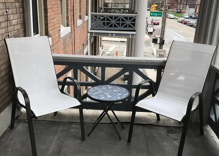Big Brick 2 Bedroom Apartment In Victorian Village