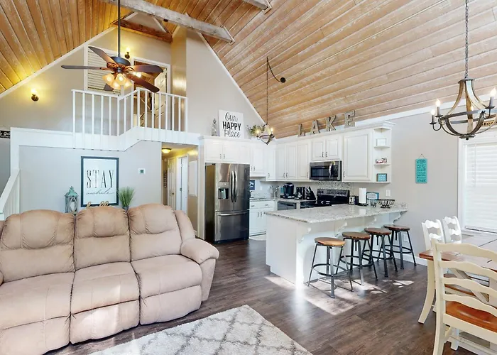 Boat Dock & Waterfront Fire Pit: Lake Sinclair Gem