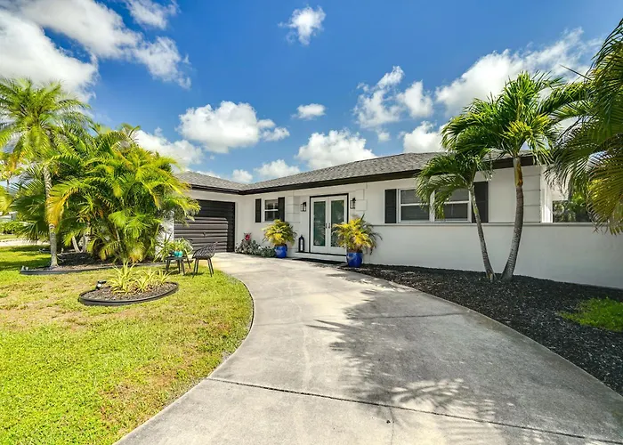 Fort Myers Bungalow - 12 Miles To The Beach!