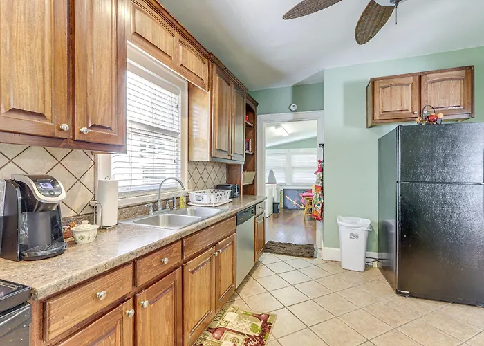 Main Street Home: 1 Mi To Callaway Gardens