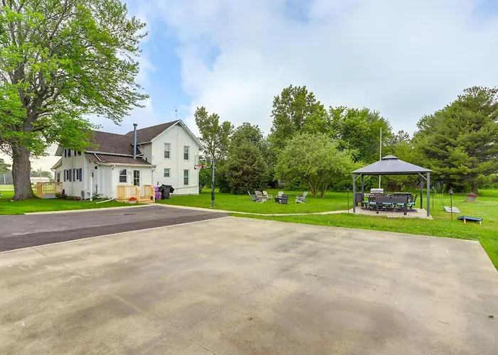 Welcoming Port Clinton Vacation Rental!