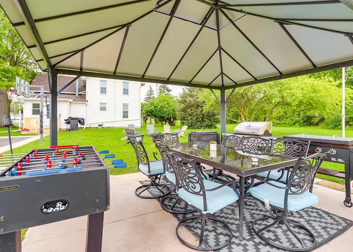 Welcoming Port Clinton Vacation Rental!