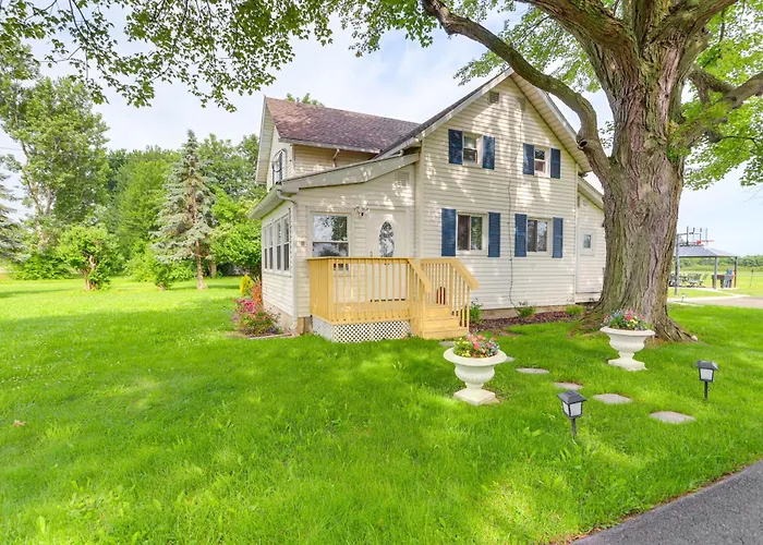 Welcoming Port Clinton Vacation Rental!