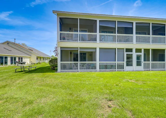 2 Mi To Drakes Island Beach: Condo W/ Porch!