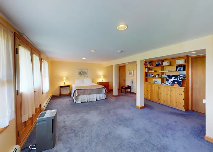 Charming Abode With Water Views, Updated Kitchen, & Internet - Dog-Friendly