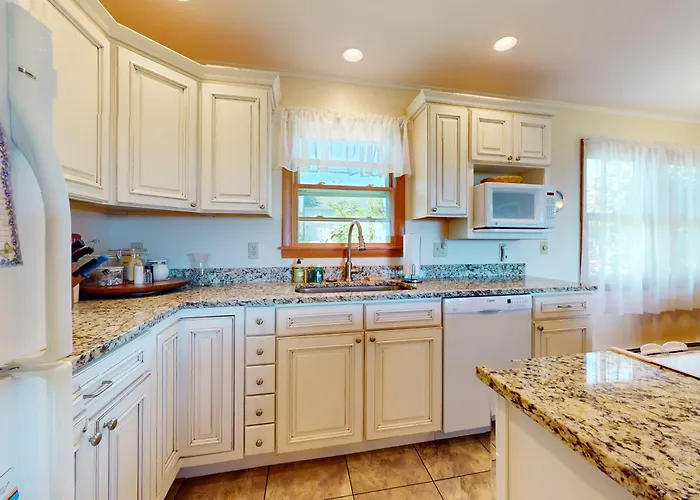 Charming Abode With Water Views, Updated Kitchen, & Internet - Dog-Friendly