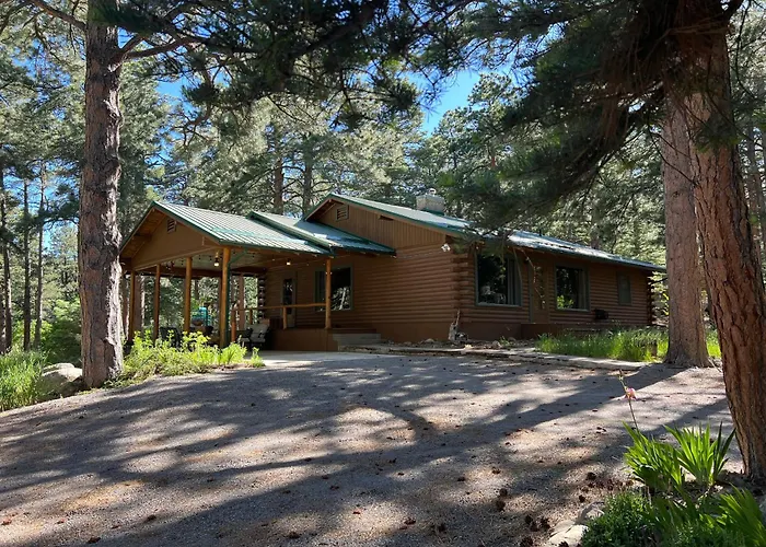 Cabin On The Creek With Fireplace, Game Room, And Firepit