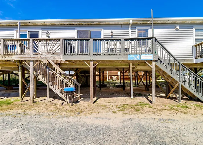 Oak Island Condo W/ Ocean View: Steps To Beach!