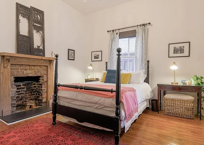Queen Anne Travelers Apartment