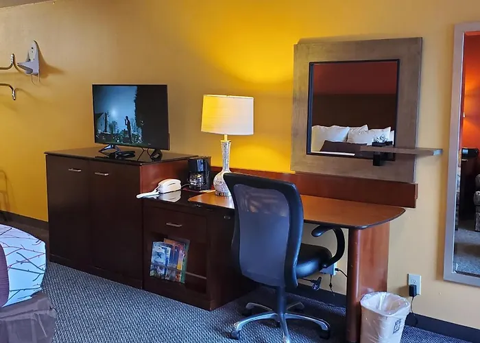 Olympic Inn & Suites