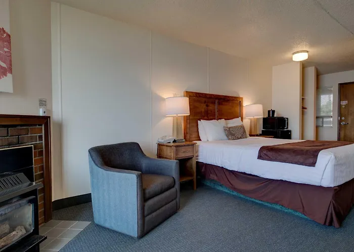 Ester Lee Oceanview Inn