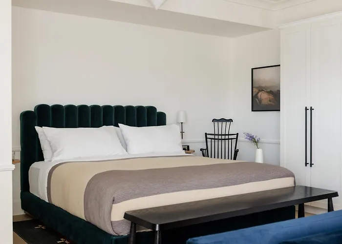 Longfellow Hotel