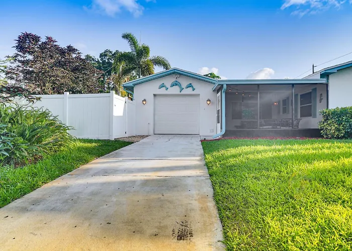 Lovely St Pete Beach Cottage, Walk To Beach & Town