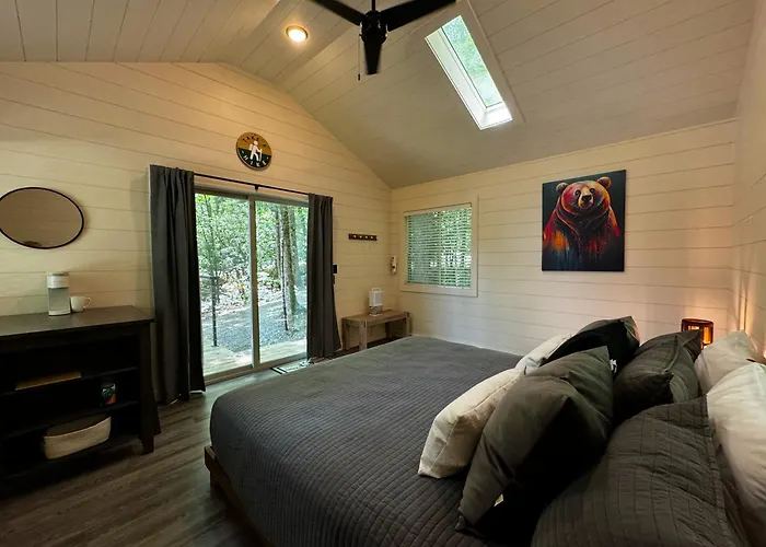 Couples Glamping Cabin-Lazy Bear At Valley Bear Farms Resort