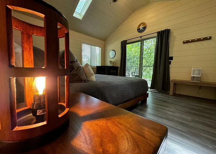 Couples Glamping Cabin-Lazy Bear At Valley Bear Farms Resort