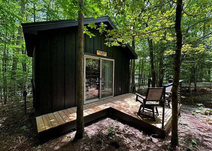 Couples Glamping Cabin-Bearly Behaving At Valley Bear Farms Resort
