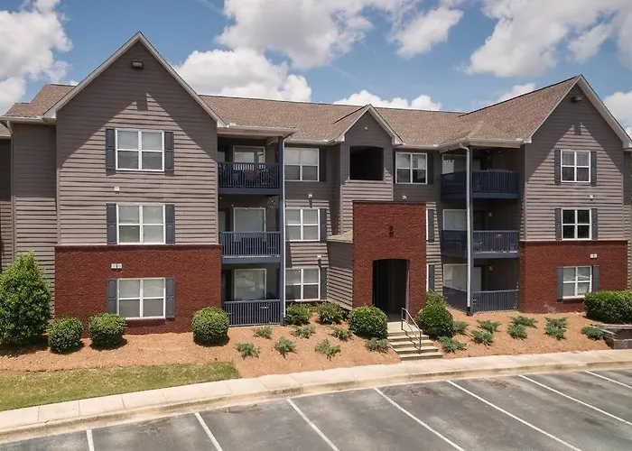 Vibrant Living Near Auburn University L 4Br 4Ba
