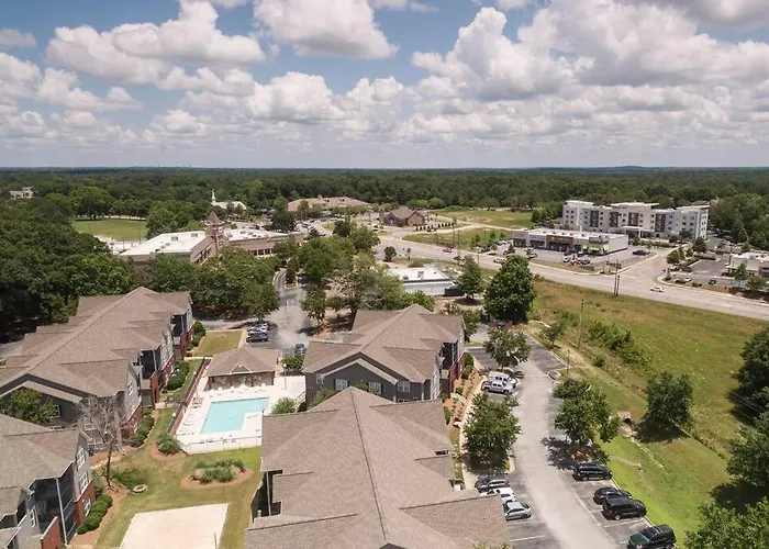 Vibrant Living Near Auburn University L 4Br 4Ba
