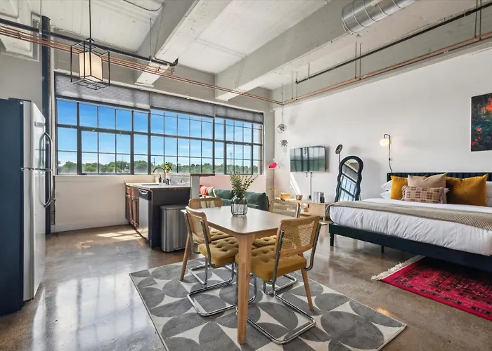 Large Studios, 1Br, Free Parking Gym, Game Room