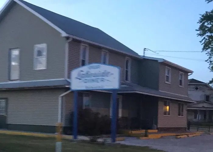 Adorable Buckeye Lake Cottage