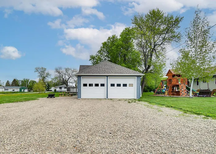 Serene Devils Lake House W/ Deck + Fire Pit!